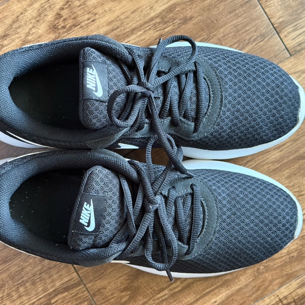 Nike Men's Black and White Sneakers